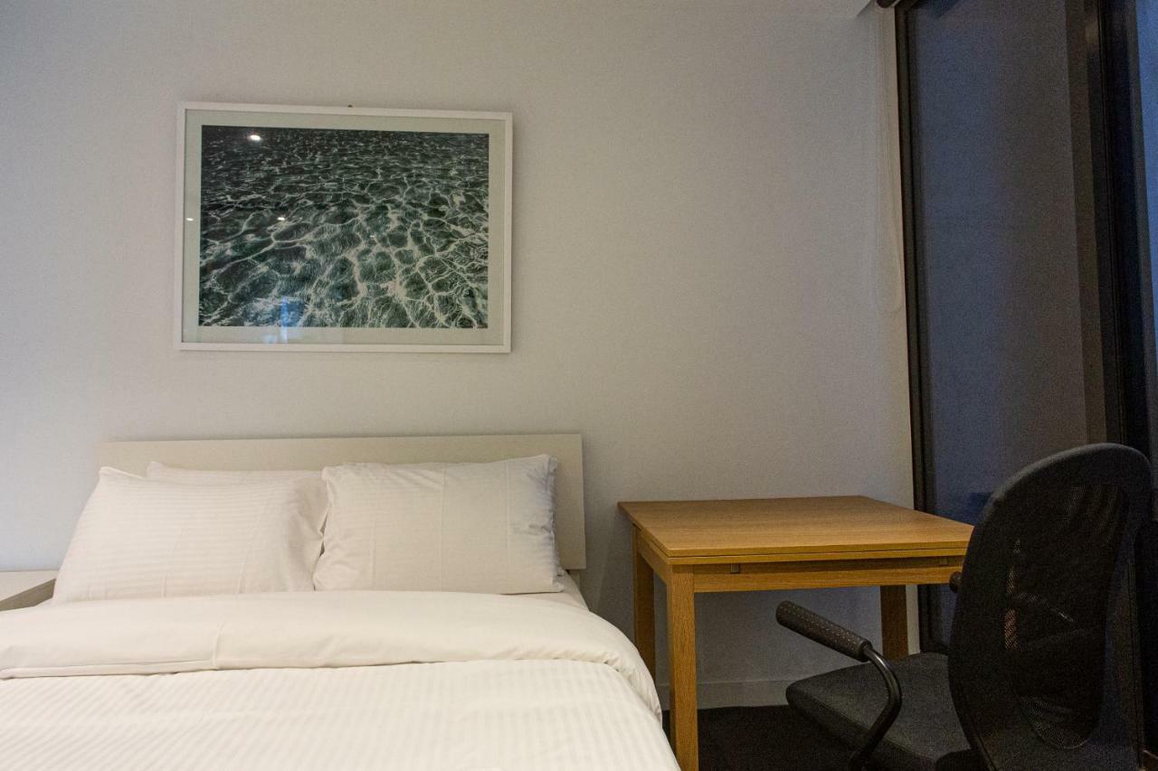 Readyset Apartments At Madison เมลเบิร์น ภายนอก รูปภาพ