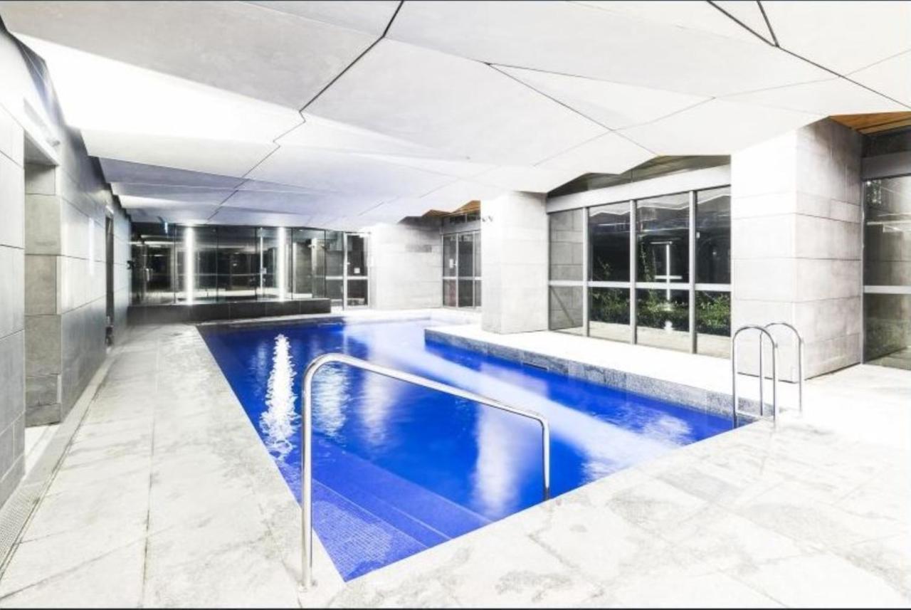 Readyset Apartments At Madison เมลเบิร์น ภายนอก รูปภาพ